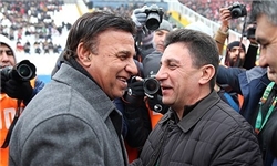 قلعه‌نویی:حملات به مظلومی منصفانه نیست/حرف حق را بزنم باید به کمیته اخلاق بروم!