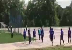 عصبانیت طرفداران استقلال در تمرین پس از دربی + فیلم