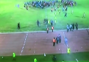 درگیری فیزیکی نیروی انتظامی با تماشاگران + فیلم