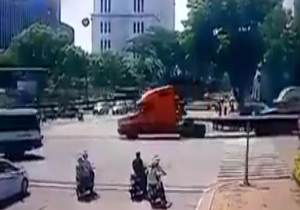 لحظه‌ی‌ دلخراش و مرگبار سانحه رانندگی + فیلم