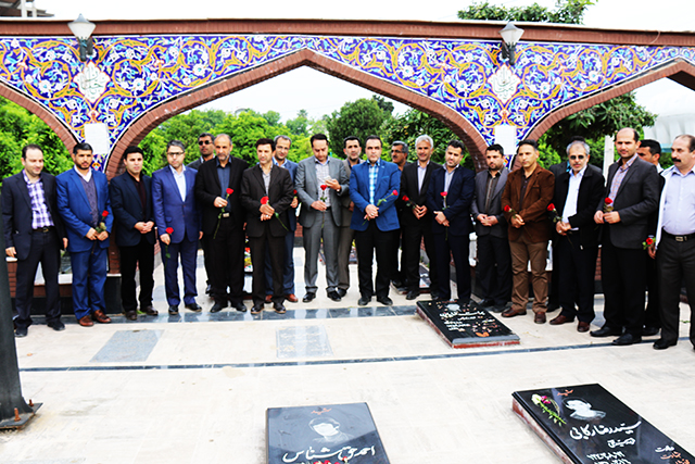 تجدید میثاق مدیر کل تامین اجتماعی مازندران با آرمان های والای امام(ره) و شهدا