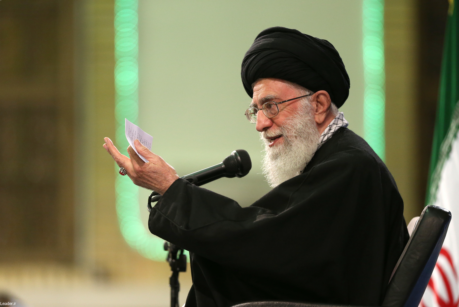 رهبر معظم انقلاب در دیدار فرماندهان ارشد نیروهای مسلح: توان عملیاتی و انگیزه‌های معنوی نیروهای مسلح باید روز به روز تقویت شود