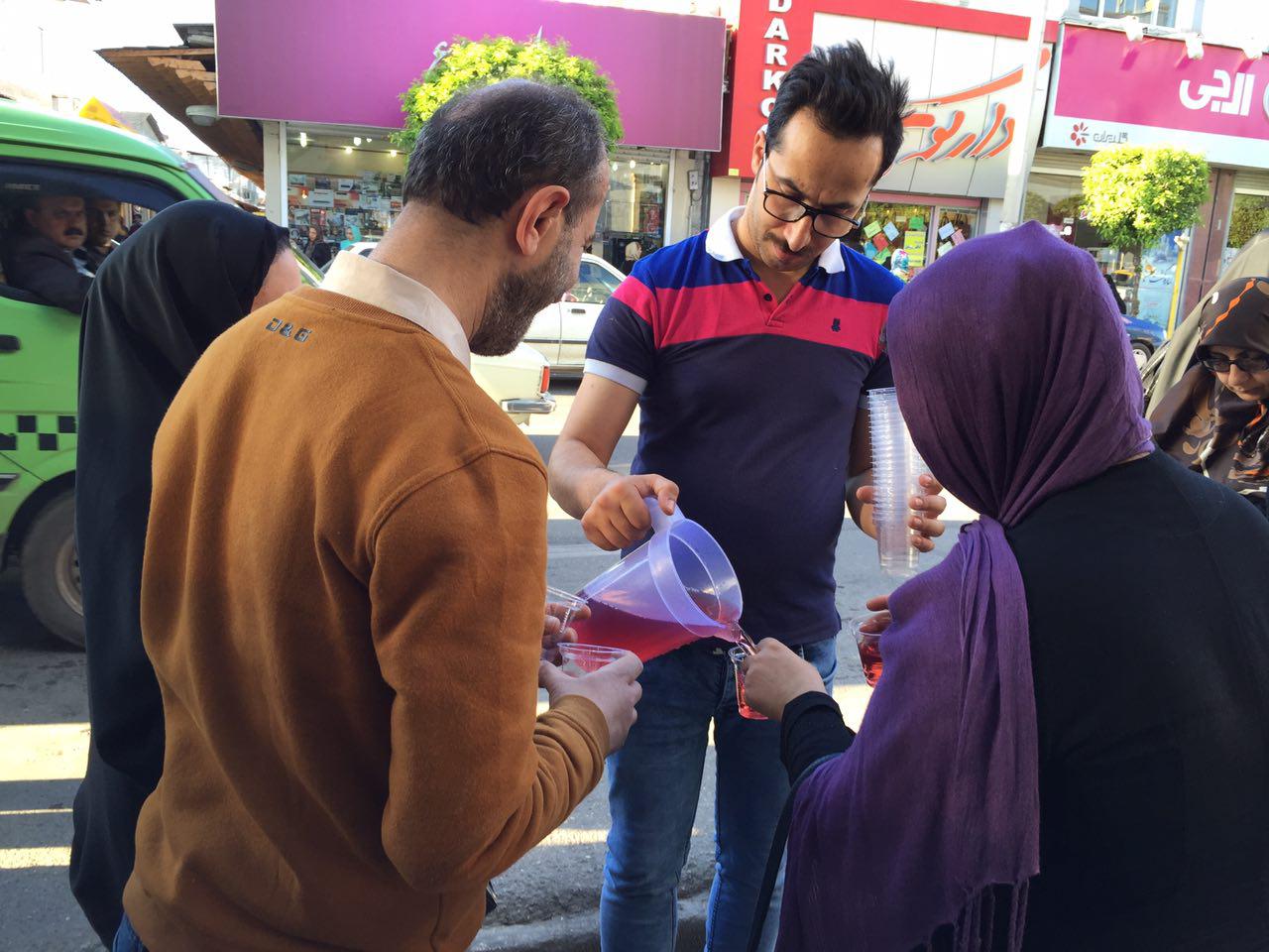 برپایی ایستگاه صلواتی توسط کسبه های آملی به مناسبت ولادت امام علی (ع)+تصاویر