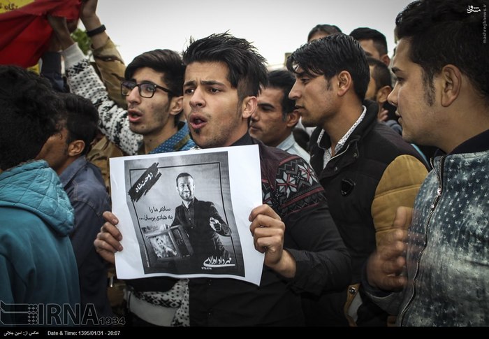 تجمع فوتبالی‌ها مقابل بیمارستان شهدای تجریش