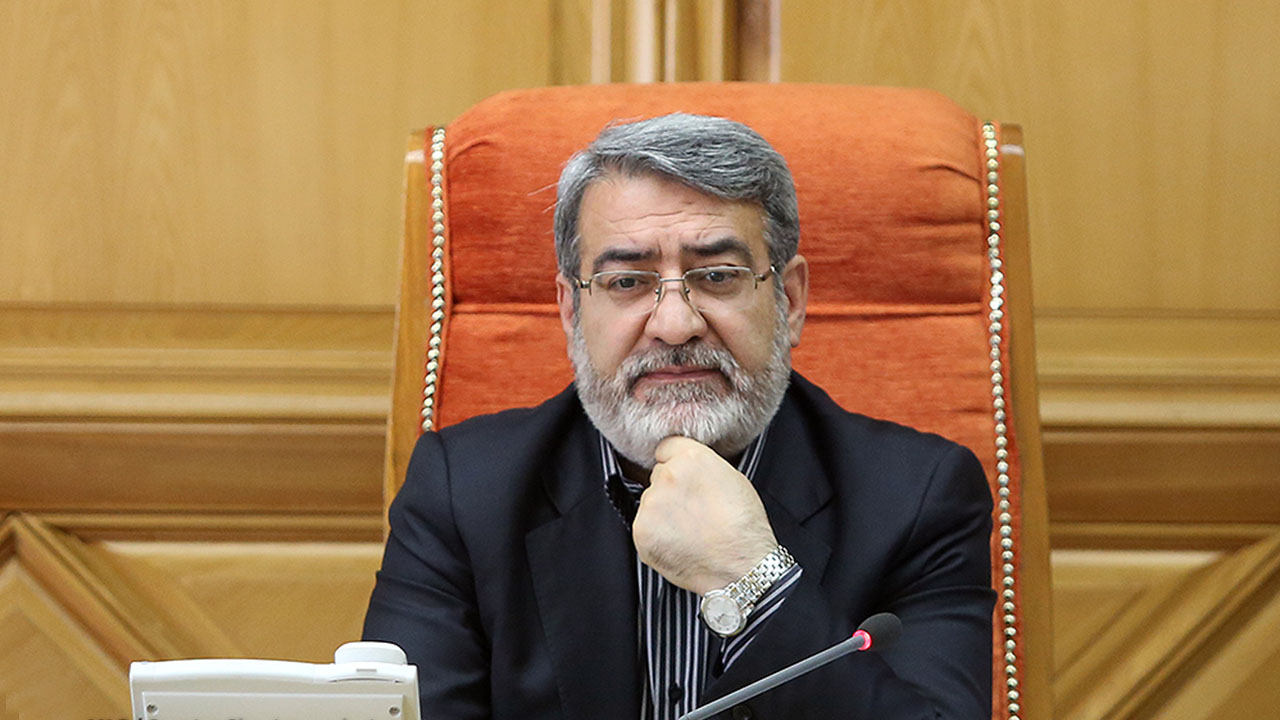 رحمانی فضلی در بدون تعارف: رابطه مان قبلا با رییس جمهور بهتر بود/ با گشت ارشاد موافقم/ هر زمانی به مجلس می روم کارت زرد می گیرم / سه دخترم بیکار هستند