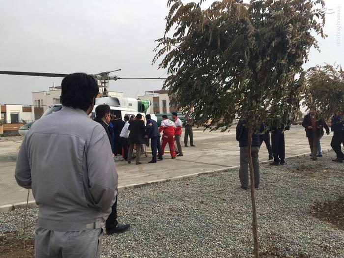 عکس/ لاشه بالگرد سقوط کرده در دریاچه چیتگر