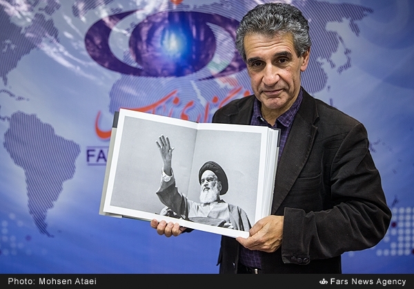 گفت‌وگوی تفصیلی فارس با عکاس فرانسوی۱/ امام با من شوخی می‌کردند/ ماجرای عکس امام در زیر درخت سیب/ایده شلیک به هواپیمای حامل امام توسط چه کسی مطرح شد// بامداد ۱۲ بهمن منتشر شود