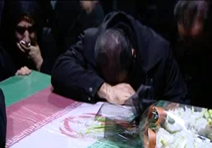 وداع جان‌سوز خانواده‌ها با پیکر آتش‌نشانان در معراج شهدا + فیلم