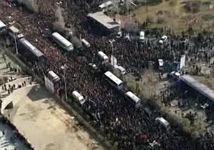 تصاویر هوایی از بدرقه باشکوه مردم در تشییع آتش‌نشانان شهید