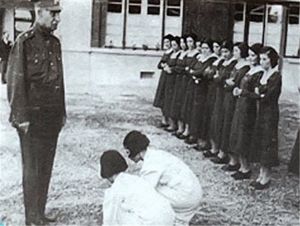 چرا رضاخان اصرار بر کشف حجاب داشت؟