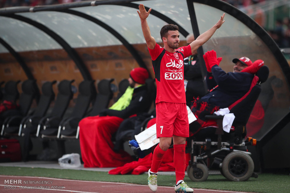 دیدار تیم های فوتبال پرسپولیس و تراکتورسازی