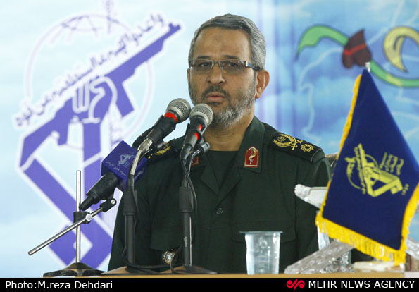 سردار غیب پرور در همایش بسیج کارکنان دانشگاه ها و مراکز آموزش عالی: بسیجی یعنی گره‌گشایی از کار مردم نه گرفتن ژست‌های نظامی/ نفرین بر کسانی که به آمریکا لبخند می‌زنند