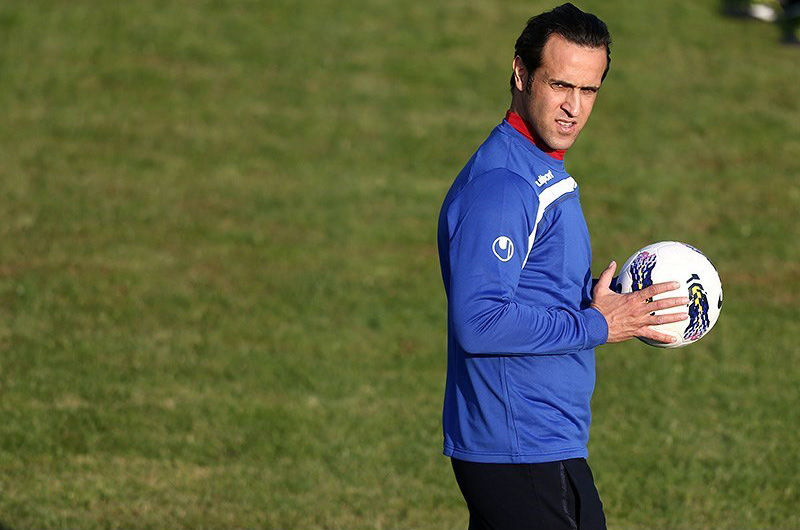 علی کریمی خطاب به رئیس جمهور: کاش «ابتکار» برای حفظ ظاهر هم که شده یک پست همدردی با مردم خوزستان منتشر می‌کرد/ نگذارید مردم سرخورده شوند