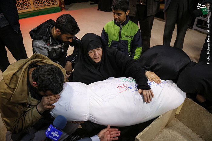 دیدار مادری با فرزند شهیدش پس از ۳۳ سال