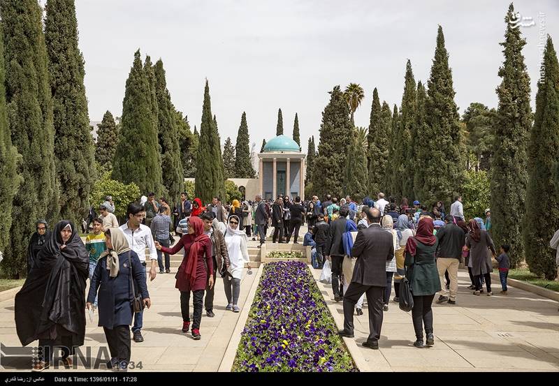 بازدید مسافران نوروزی از آرامگاه سعدی