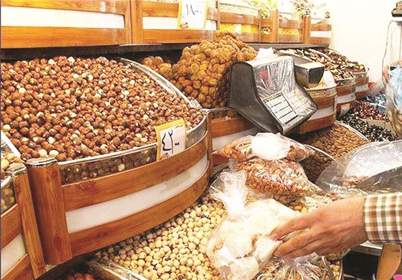 بازار داغ مواد غذایی تقلبی در ایام نوروز/از آجیل‌های سرطان زا تا شیرینی‌های ناسالم زیر زمینی