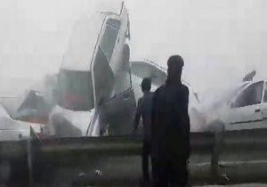 تصادف وحشتناک بیش از ۸۰ خودرو در اتوبان مشهد + فیلم