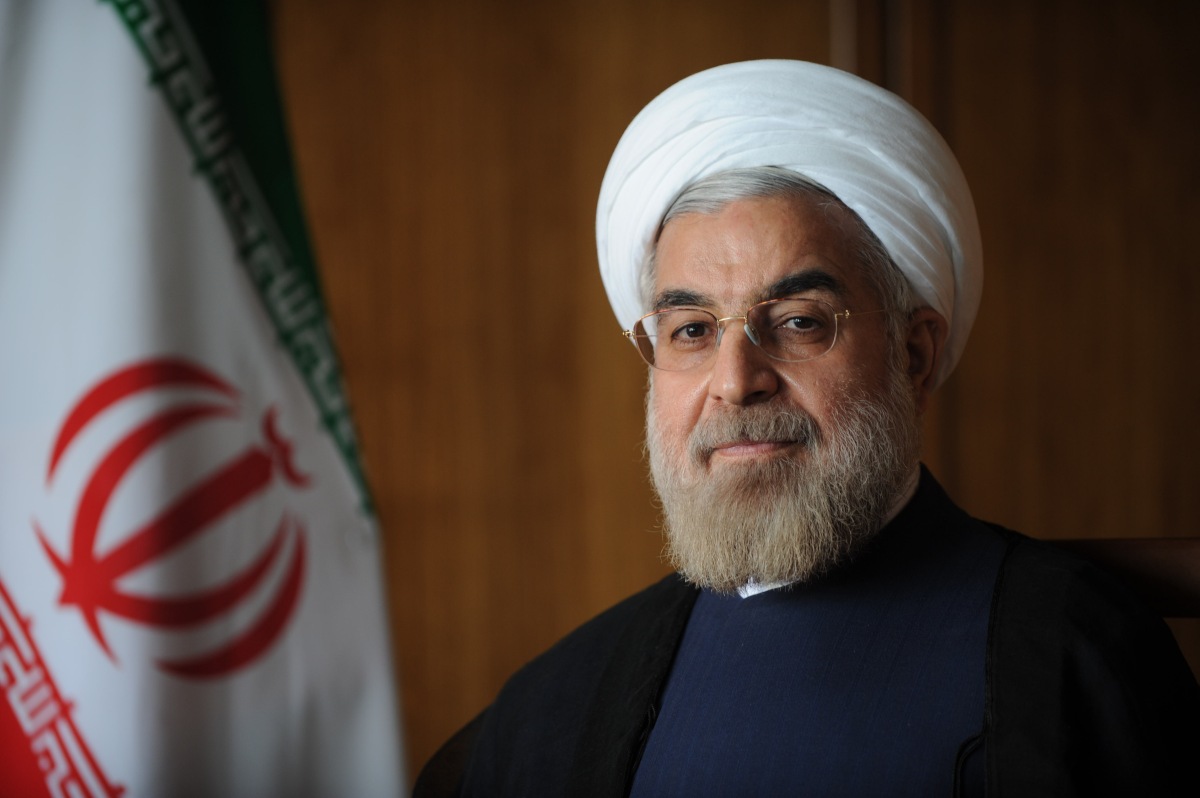 روحانی در شصت و چهارمین سالگرد استقلال کانون وکلای دادگستری; از قوه مجریه با صراحت لهجه انتقاد کنید/ با برجام حق تولید و صادرات نفت به ملت برگشت/ حق سرک کشیدن و تفتیش زندگی خصوصی مردم را نداریم