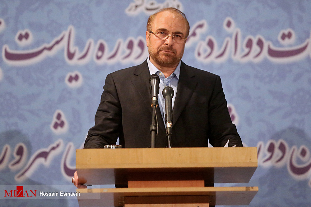 قالیباف در مسجد امیرالمومنین قم: کشور نیازمند انقلاب و تحول در عرصه اقتصادی است/مخالفان ایجاد ۵ میلیون شغل، نگاهشان به جای دیگری است