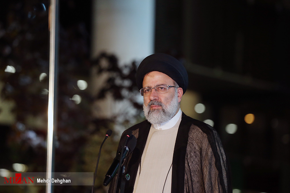 رئیسی در گفت‌وگوی ویژه خبری: می‌شود یارانه‌ها را تا ۳ برابر افزایش داد/ طلاق و فساد حاصل بیکاری است/ اگر حاج قاسم از مجاهدت خسته شد ما هم خسته می‌شویم/تعهد ما به ملت «کار و کرامت» است