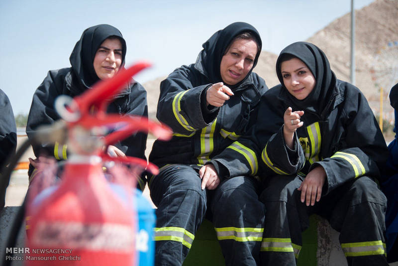 عکس/ آموزش بانوان داوطلب آتش نشان‎