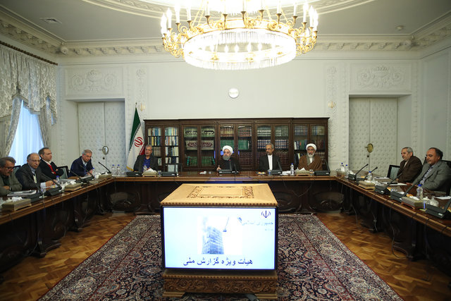 روحانی در جلسه هیات ویژه گزارش ملی حادثه ساختمان پلاسکو: دولت هیچ توصیه و فشاری به هیأت ویژه برای تهیه گزارش نداشته است/ مهم این است بتوانیم ارائه گزارش ملی در حوادث را به یک روال تبدیل کنیم