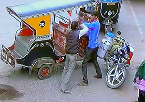 قتل راننده هندی به خاطر حادثه‌ای که رخ نداد! + فیلم