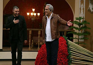 از کارگاه چوبی جواد عزتی تا علاقه او به مسافرکشی + فیلم