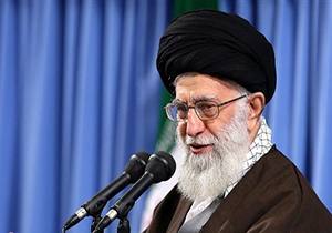 زمزمه سرود ملی جمهوری اسلامی توسط رهبر انقلاب + فیلم