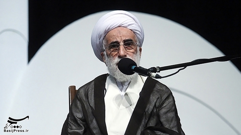 آیت‌الله جنتی در دیدار کارکنان شورای نگهبان: برخی مسئولان تصور می‌کنند آب و نان ما هم از سوی آمریکا تأمین می‌شود/ کاندیداهای انتخابات باید تابع قانون باشند