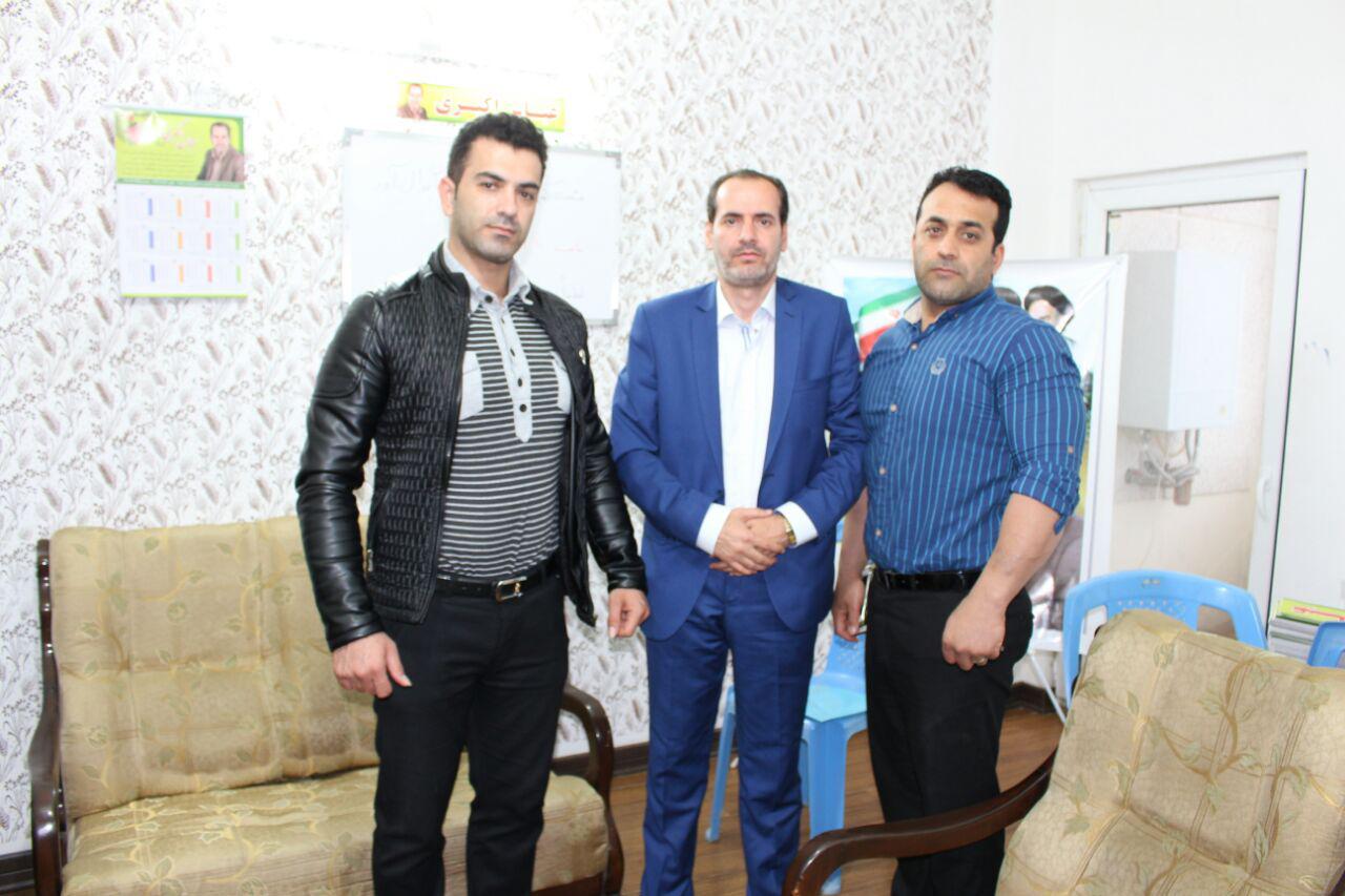 دیدار گرم و صمیمی قهرمان پرورش اندام مازندران با عباس اکبری+ عکس