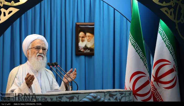 آیت‌الله موحدی کرمانی در خطبه‌های نماز جمعه تهران: رئیس جمهور منتخب باید به فکر ضعفا باشد/ حضور گسترده مردم نشانه پایبندی به نظام است/ پذیرش سند ۲۰۳۰ از جانب دولت یک خیانت بود