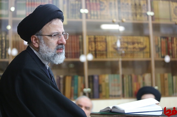 «رئیسی» در شبکه اول سیما: یکی از علل بیکاری مشکل قاچاق کالاست/ دولت باید طبق قانون سالانه یک میلیون شغل ایجاد کند