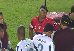 تمارض عجیب دروازه‌بان برای فرار از کارت قرمز! + فیلم