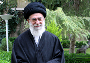 نقل خاطرات طنز دوران دفاع مقدس در حضور رهبر انقلاب + فیلم