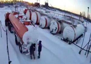 چرا نباید مقابل تریلی حمل سوخت آتش روشن کرد؟ + فیلم