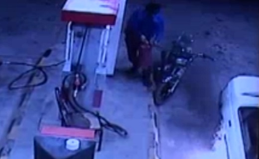 حادثه آتش سوزی هولناک در پمپ بنزین + فیلم