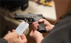 سلاح گرم سالانه جان ۱۳۰۰ کودک آمریکایی را می‌گیرد