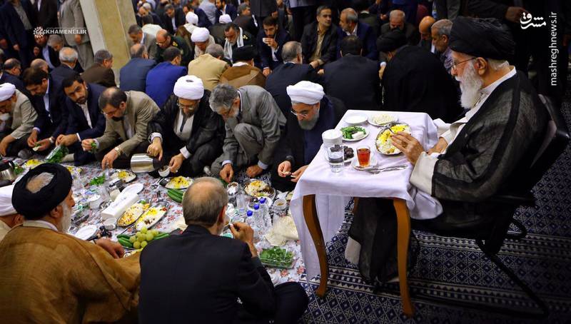 عکس/ افطار سران قوا در کنار رهبر انقلاب