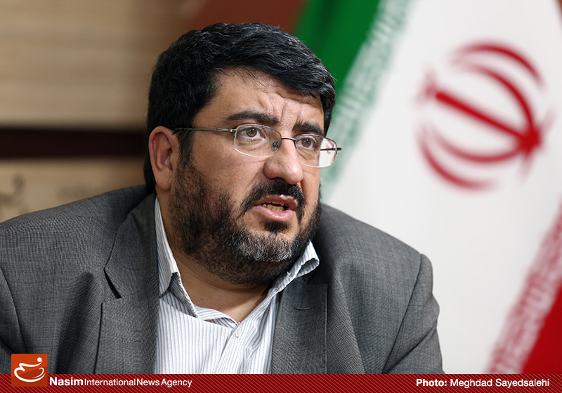فوآد ایزدی: در تحریم های جدید آمریکا، سپاه ذیل گروه های تروریستی قرار گرفته است/ ترامپ قانون جدید را امضا خواهد کرد
