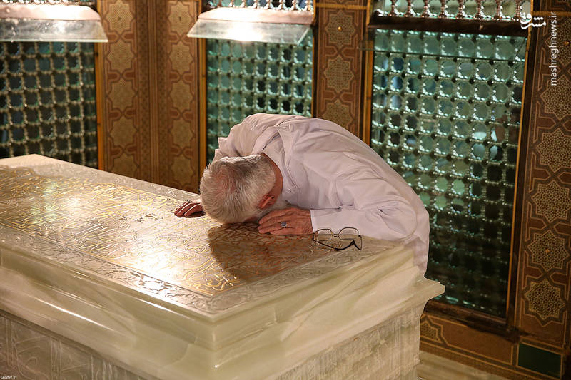 غبارروبی مضجع مطهر امام رضا (ع) با حضور رهبر انقلاب