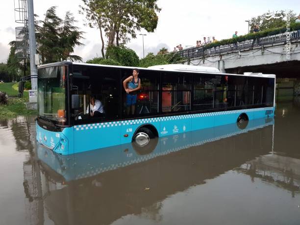 خسارات طوفان و تگرگ و سیل در استانبول