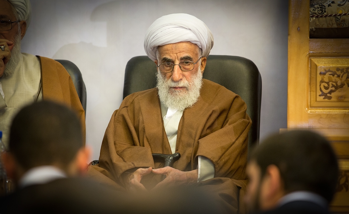 آیت الله جنتی: سلفی نمایندگان کار خوبی نبود/چطور این نمایندگان توجه نداشتند که نسبت به عمل آنها چه تفسیری صورت می‌گیرد/هدف تحریم‌های بی‌سابقه آمریکا زیر سوال بردن نظام است