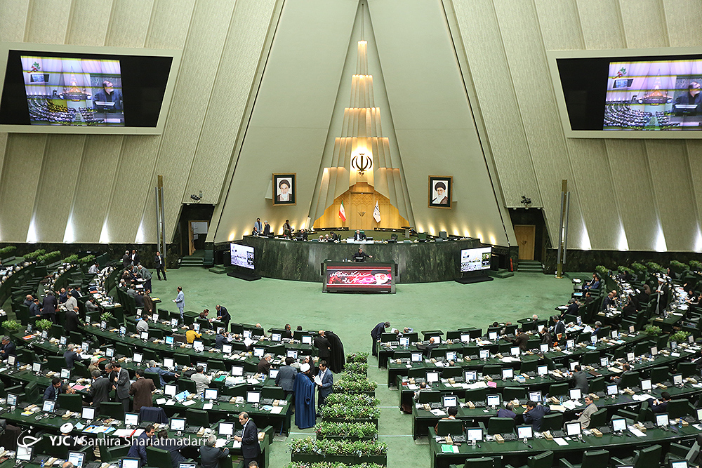 گزارش از چهارمین روز بررسی صلاحیت «وزرای پیشنهادی دولت»; بررسی صلاحیت وزرای کابینه دوازدهم در روز چهارم/ آخوندی: ۲ میلیون و ۵۸۷ هزار خانه خالی در کشور داریم/الماسی: جثه سهمگین رکود در حوزه ساختمان همچنان سایه افکنده است