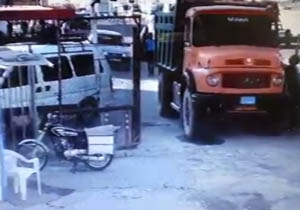 لحظه فرونشست زمین در پارکینگ حرم مطهر حضرت معصومه(س) + فیلم