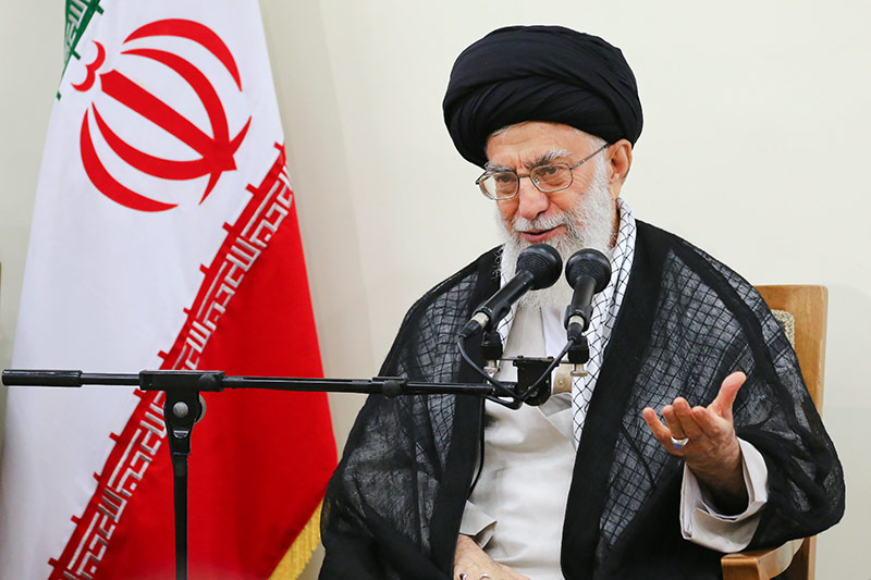 رهبر انقلاب در دیدار جمعی از فعالان فرهنگی یزد و همدان: شهید حججی عزیز، حجت خداوند در مقابل چشم همگان شد/ تقویت روحیه انقلابی و جهادی مهم‌ترین وظیفه مسئولان فرهنگی