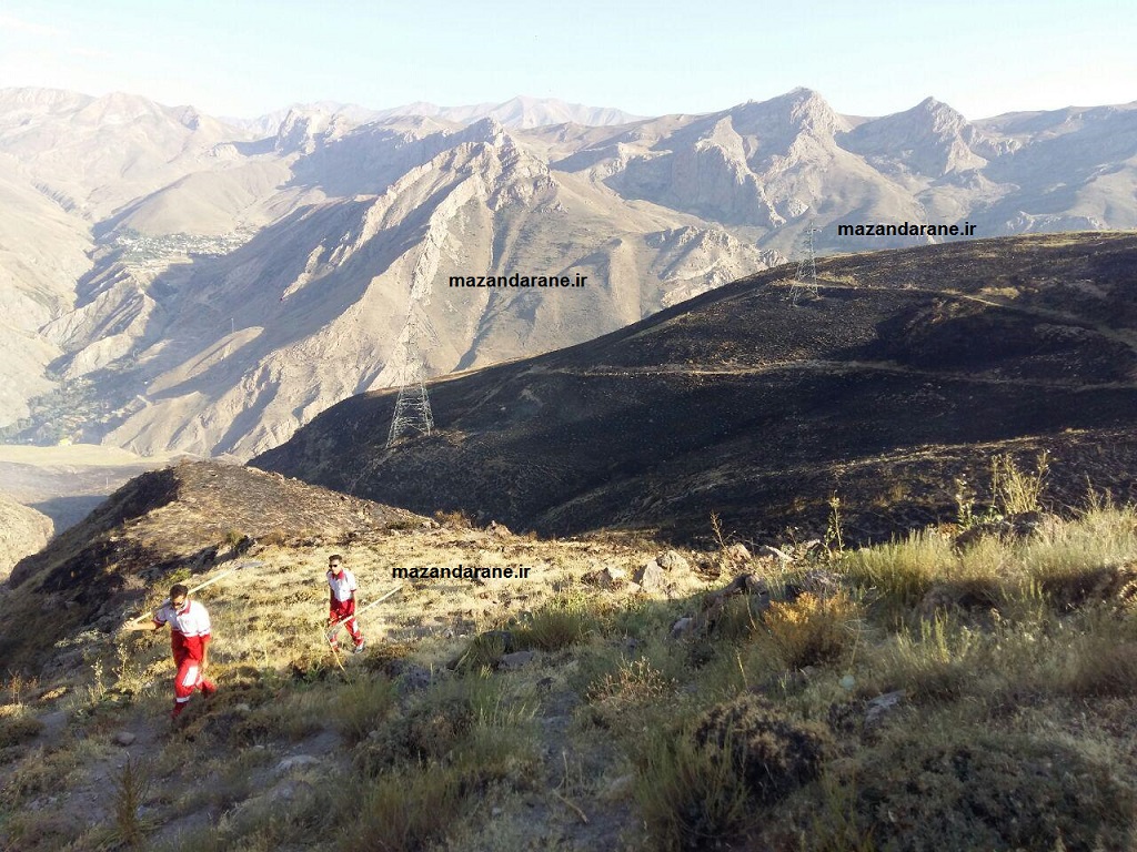 آتش سوزی در لاریجان به ۴۰ هکتار از مراتع خسارت وارد کرد + تصاویر