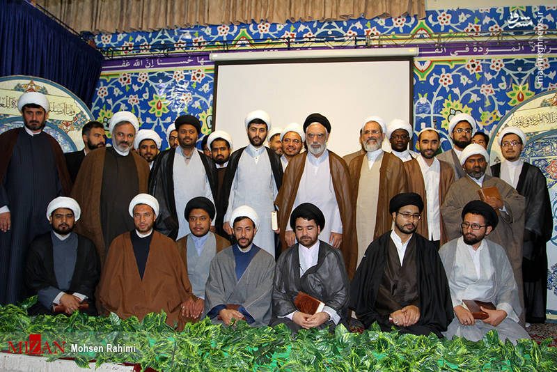 عمامه‌گذاری طلاب غیر ایرانی در مشهد