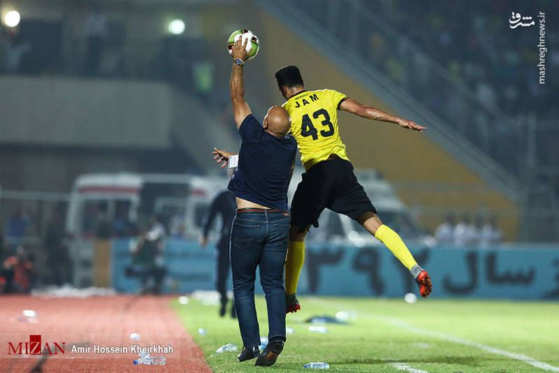 دیدار تیم‌های استقلال و پارس‌جنوبی‌جم