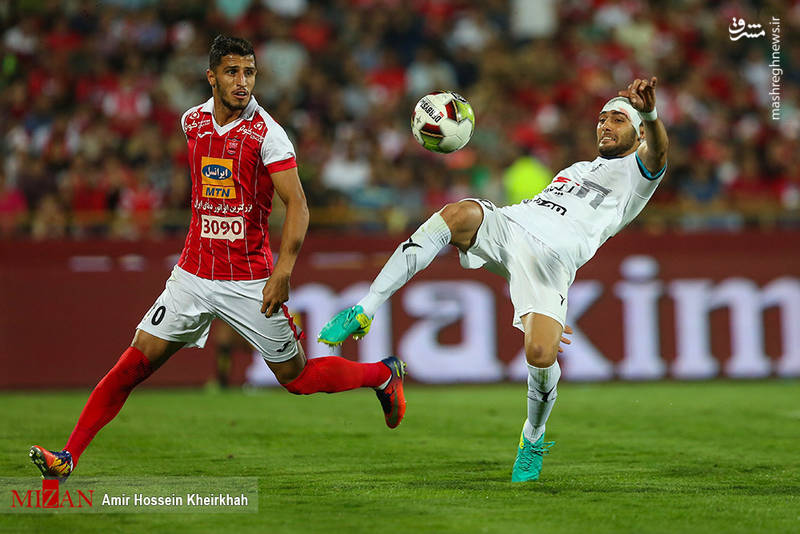 دیدار تیم‌های فوتبال پرسپولیس و پیکان